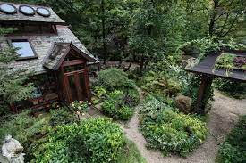 LANDSCAPED GREENS